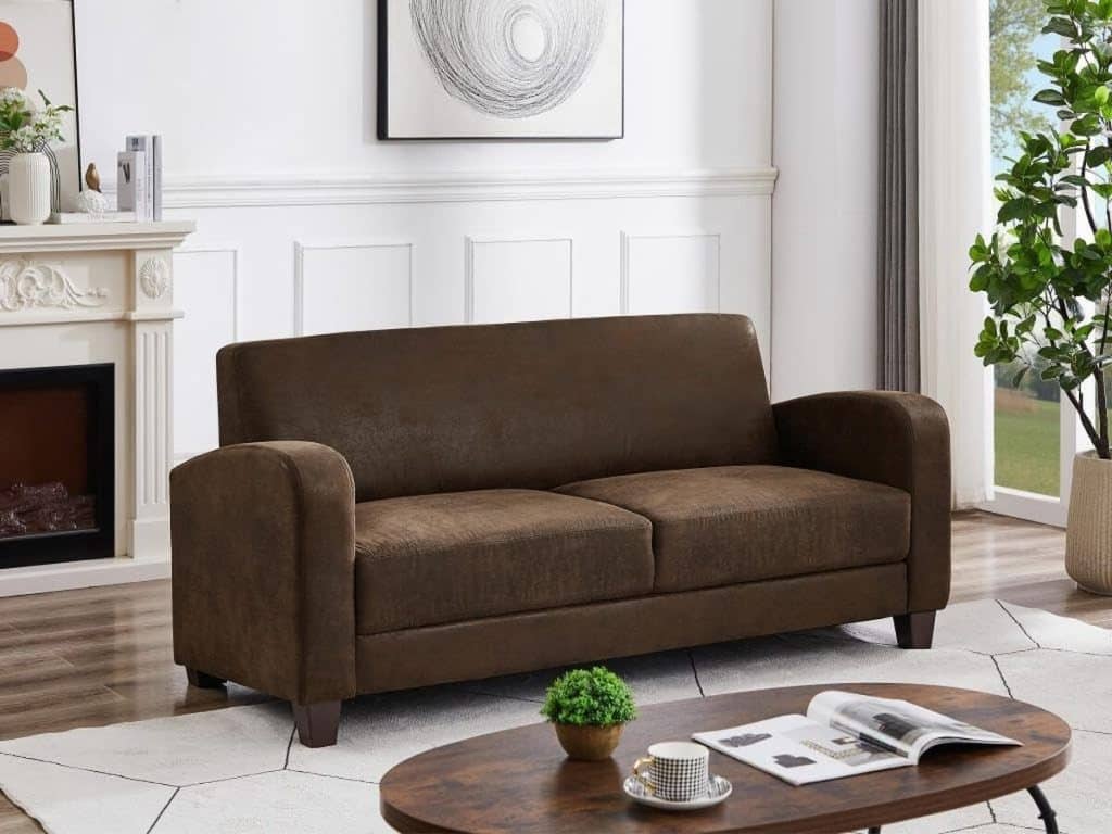 Avis sur le canapé 3 places Madie II : élégance rétro en microfibre marron