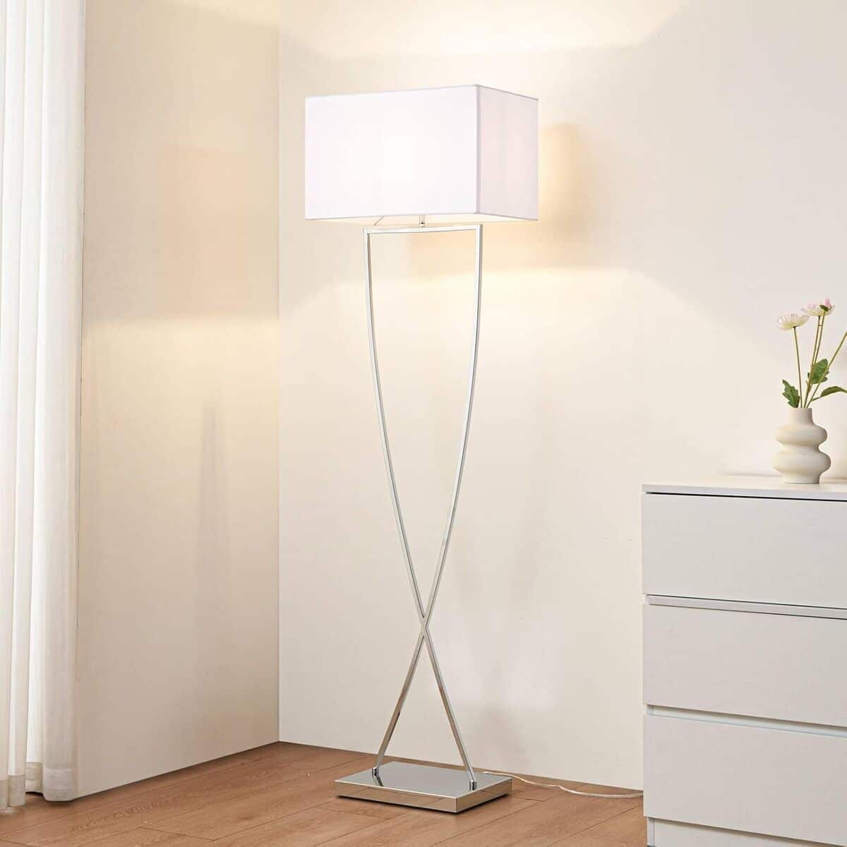 Test du lampadaire Lucande Evaine : élégance et modernité au salon
