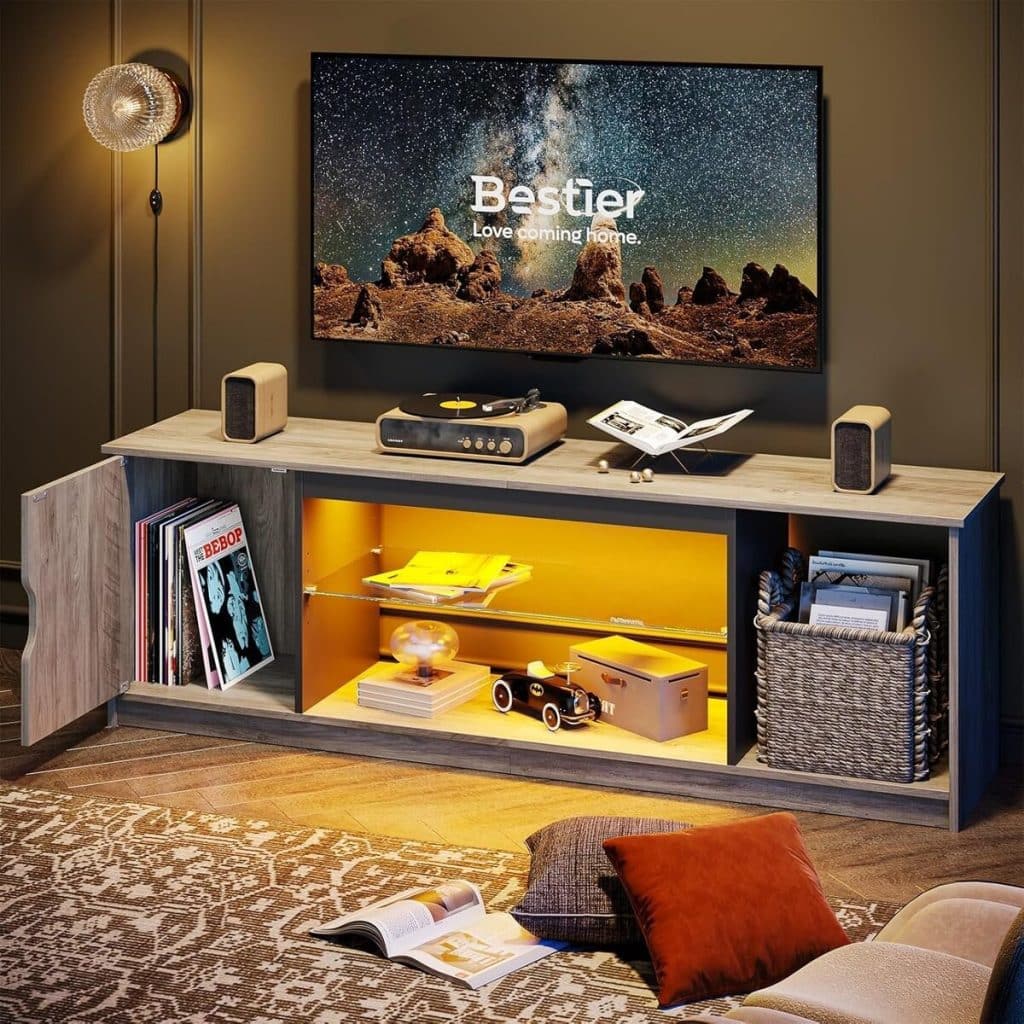 Test : meuble TV LED Bestier 148 cm avec étagères en verre ajustables