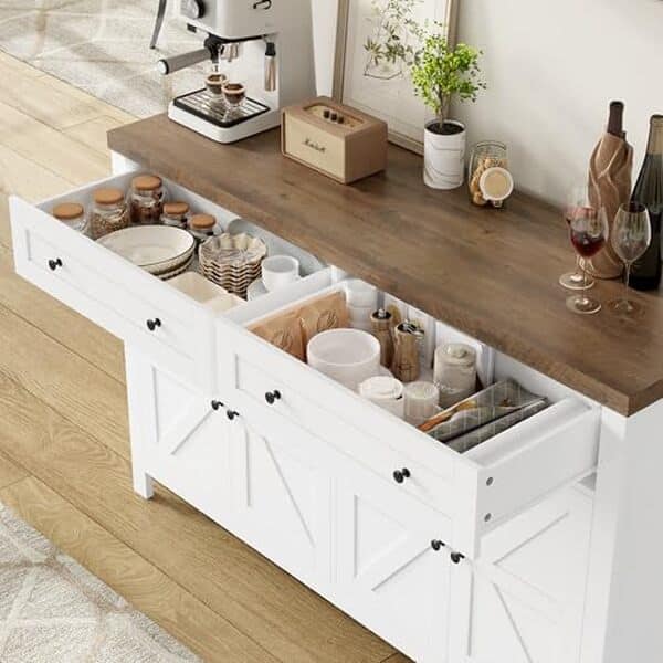 Découvrez notre avis détaillé sur le buffet Hocsok 140 cm en blanc : un meuble de rangement pratique avec étagères réglables pour optimiser votre espace intérieur.